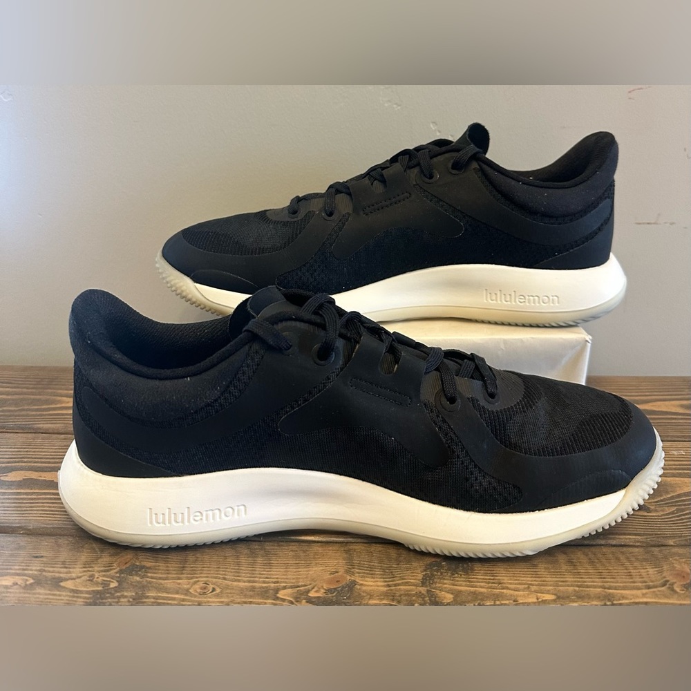 Lululemon Strongfeel Training Shoe Black / Graphite Grey / White Women’s Size 9